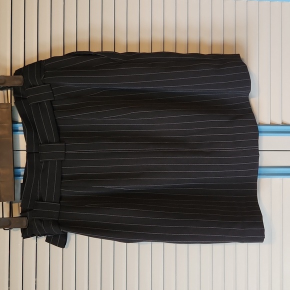 Express Black & White Pin Stripe Skirt - Picture 6 of 11